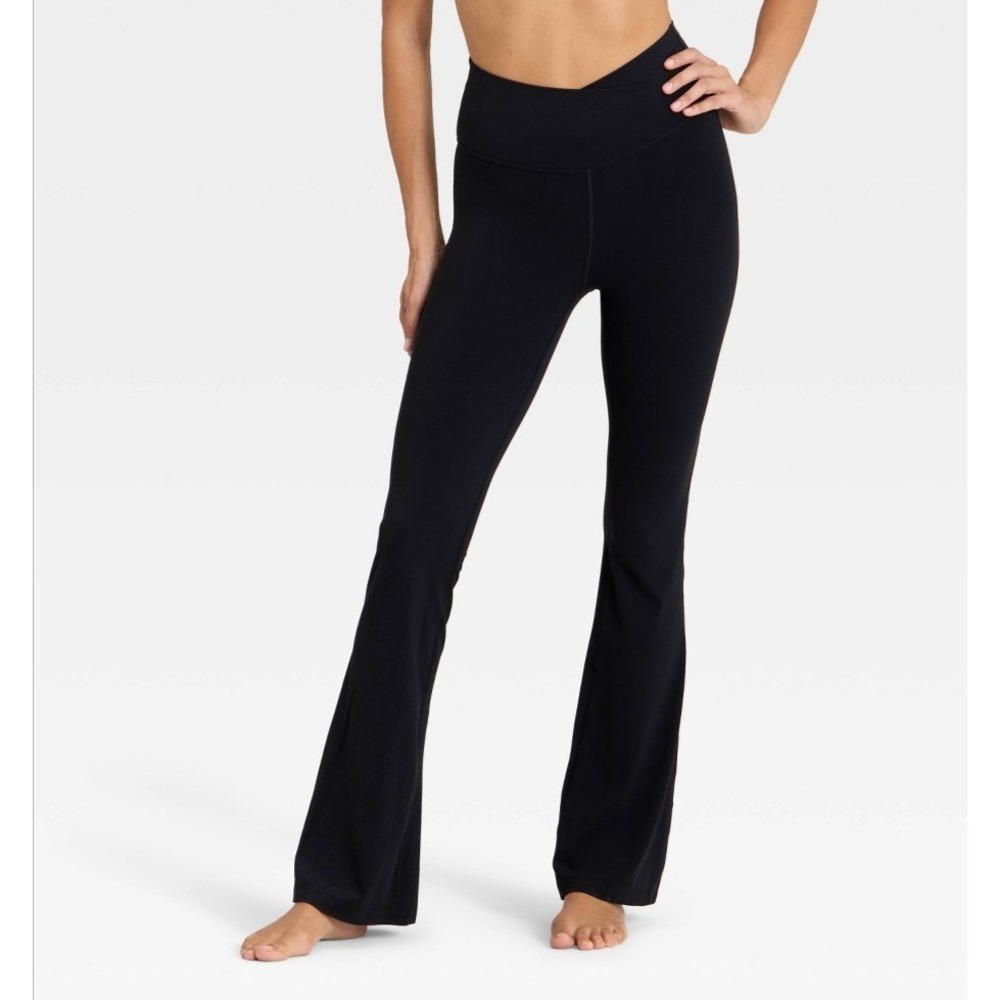 Women's Everyday Soft Crossover Flare Leggings - All In Motion size S black